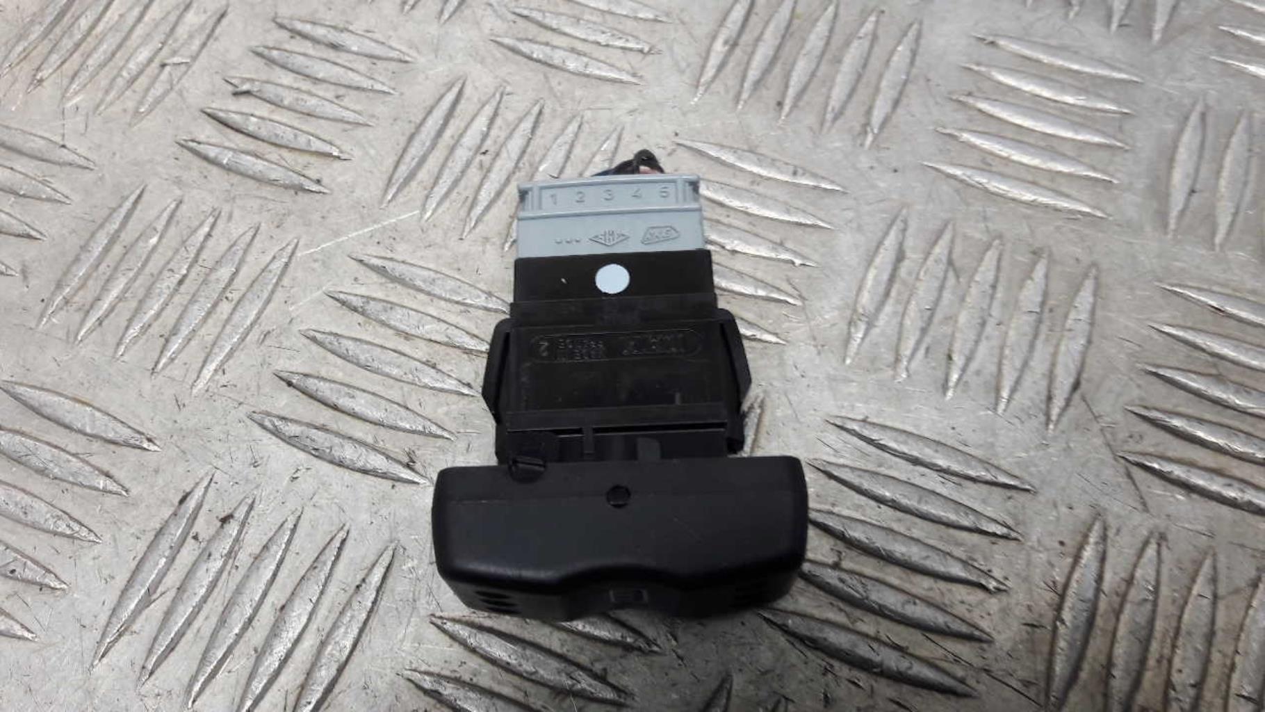 Commande degivrage lunette arriere DACIA LOGAN 1 PHASE 1 Essence - 1