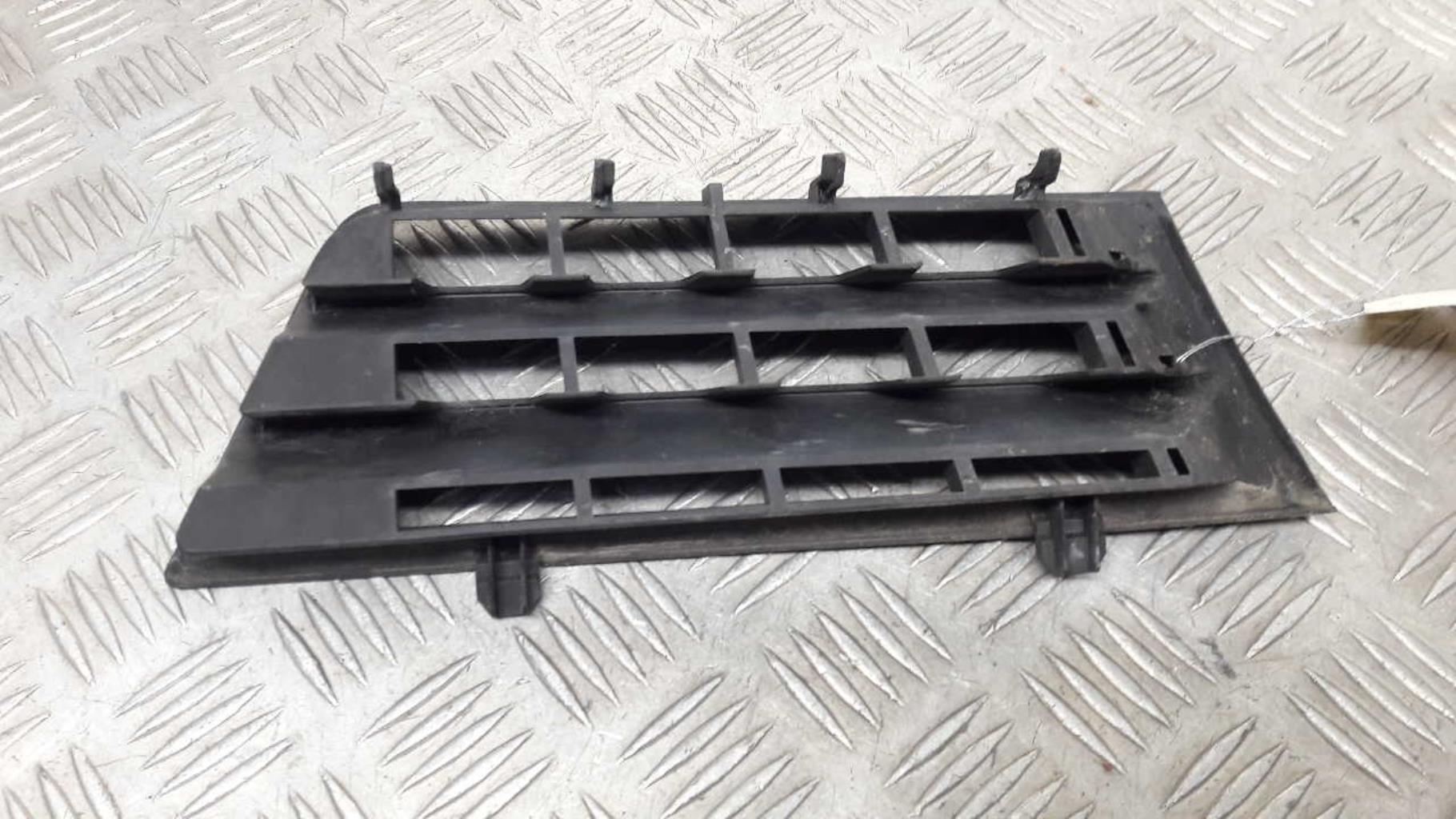 Grille de calandre gauche RENAULT MEGANE 2 PHASE 1 Diesel - 1