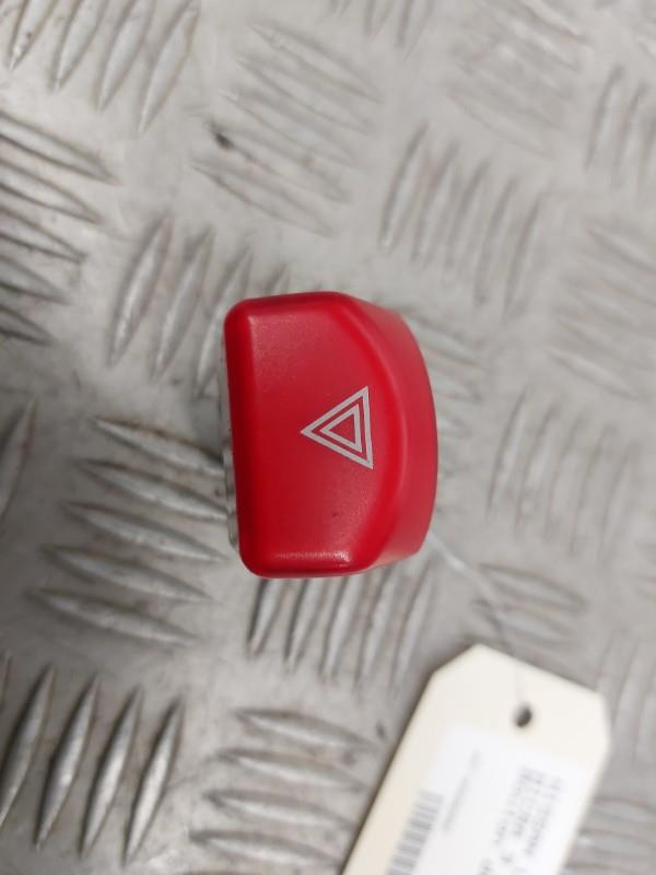Bouton de warning NISSAN MICRA 3 PHASE 1 Essence - 1