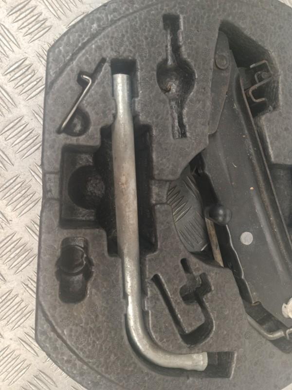 Cric (Ensemble depannage) VOLKSWAGEN GOLF 5 Diesel - 1