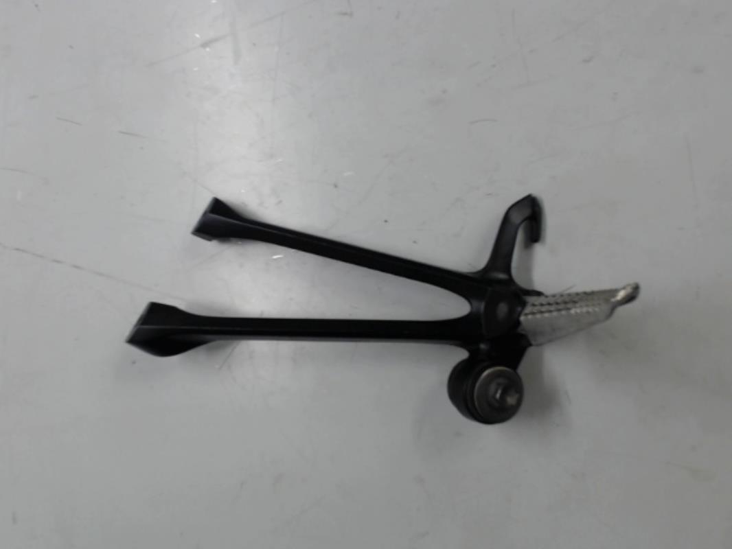 pièce détachée occasion Platine et repose pieds arriere gauche SUZUKI