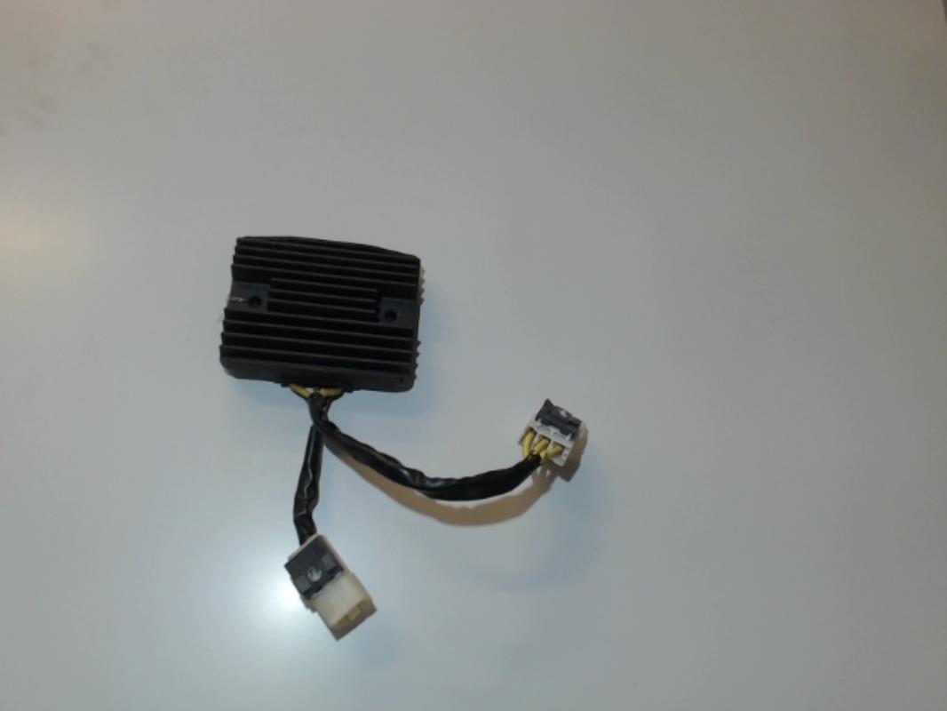 Illustration de Regulateur charge batterie PIAGGIO