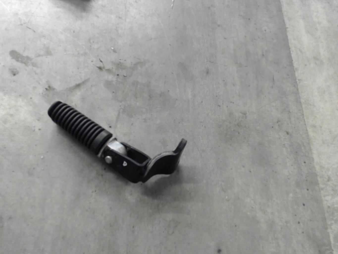 pièce détachée occasion Repose pieds arriere gauche YAMAHA