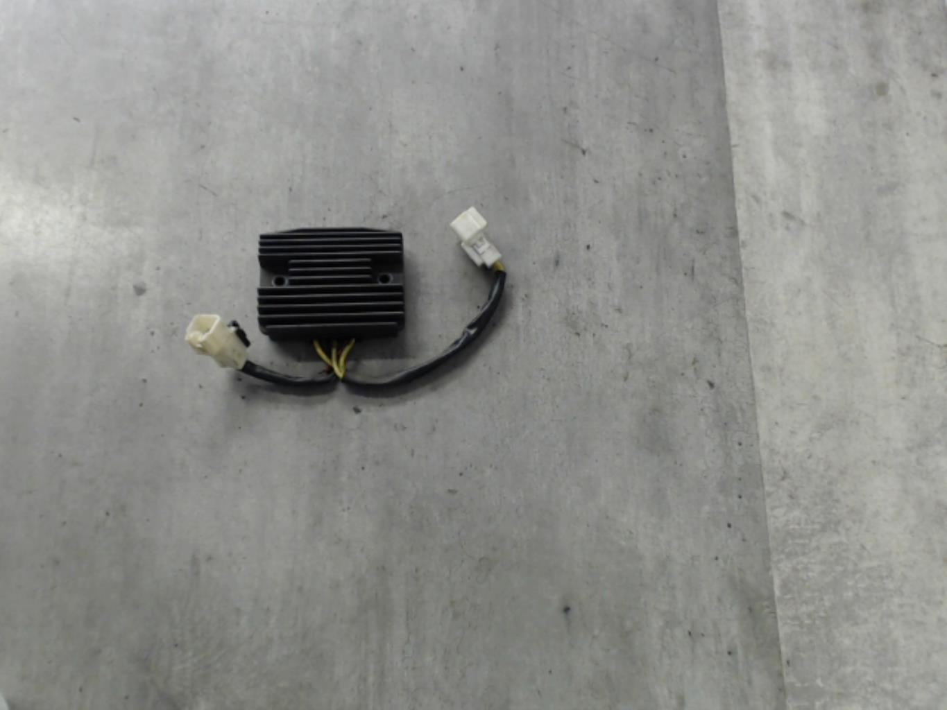 pièce détachée occasion Regulateur charge batterie PIAGGIO