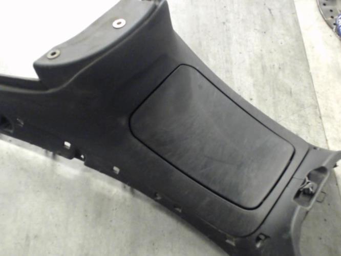 pièce détachée occasion Cache carenage centrale marche pieds plancher PIAGGIO