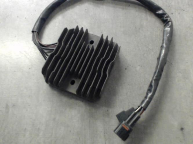 pièce détachée occasion Regulateur charge batterie SUZUKI