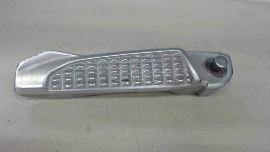Illustration de Platine et repose pieds arriere gauche HONDA