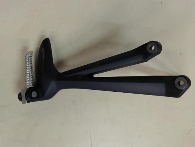 pièce détachée occasion Platine et repose pieds arriere gauche TRIUMPH