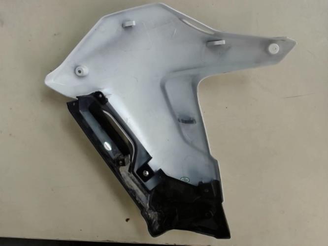 pièce détachée occasion Cache lateral droit