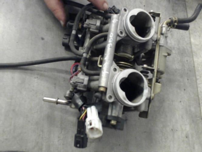 pièce détachée occasion Rampe d'injection YAMAHA