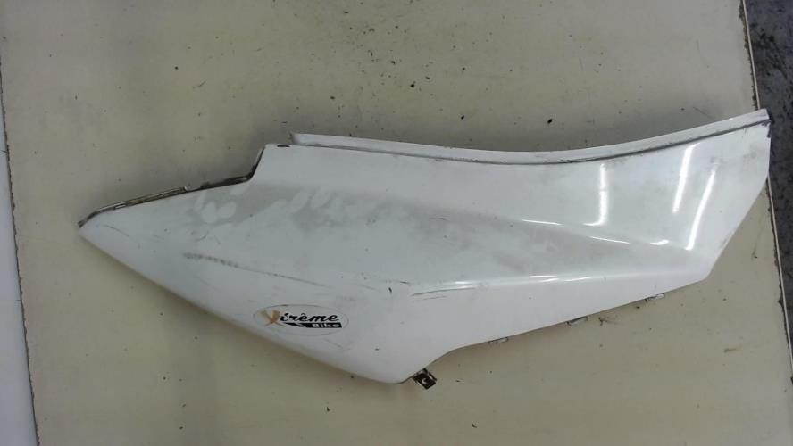 Cache carenage coque arriere gauche