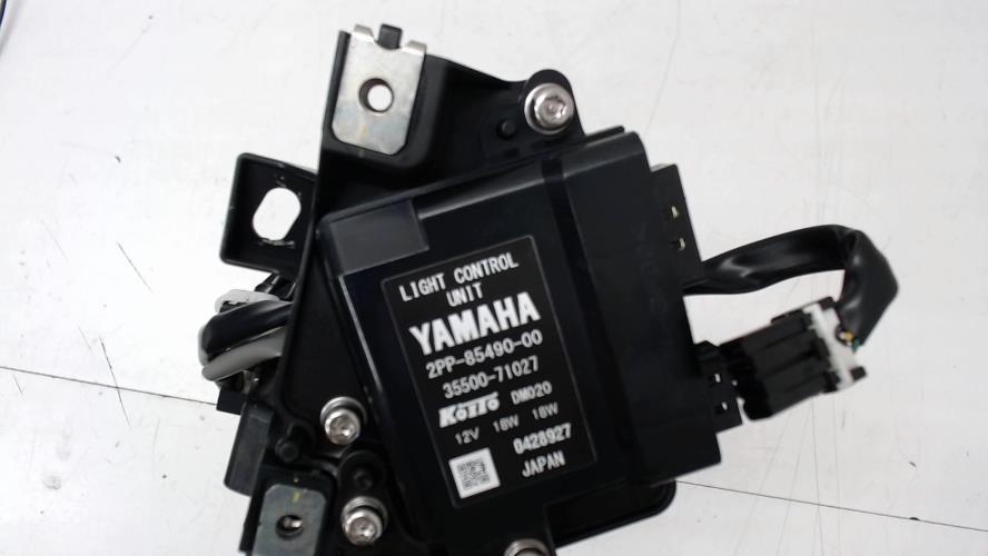 pièce détachée occasion Optique (feux)(phare) YAMAHA
