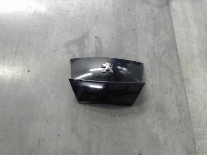 Illustration de Cache carenage centrale arriere PEUGEOT