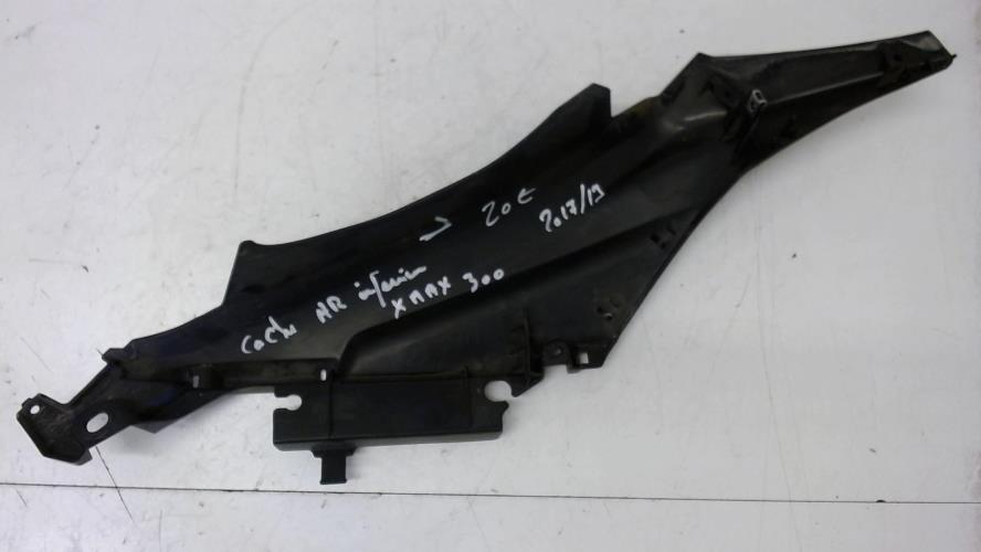 pièce détachée occasion Cache carenage sous selle gauche YAMAHA