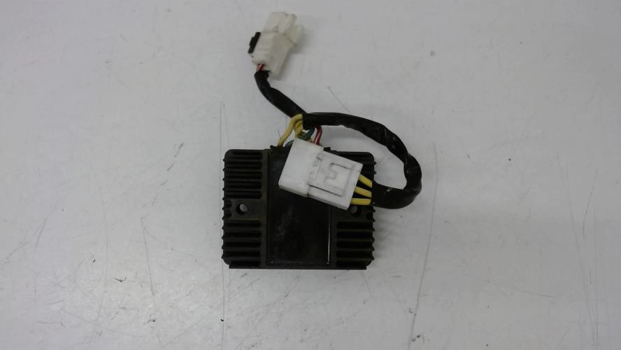 pièce détachée occasion Regulateur charge batterie PIAGGIO