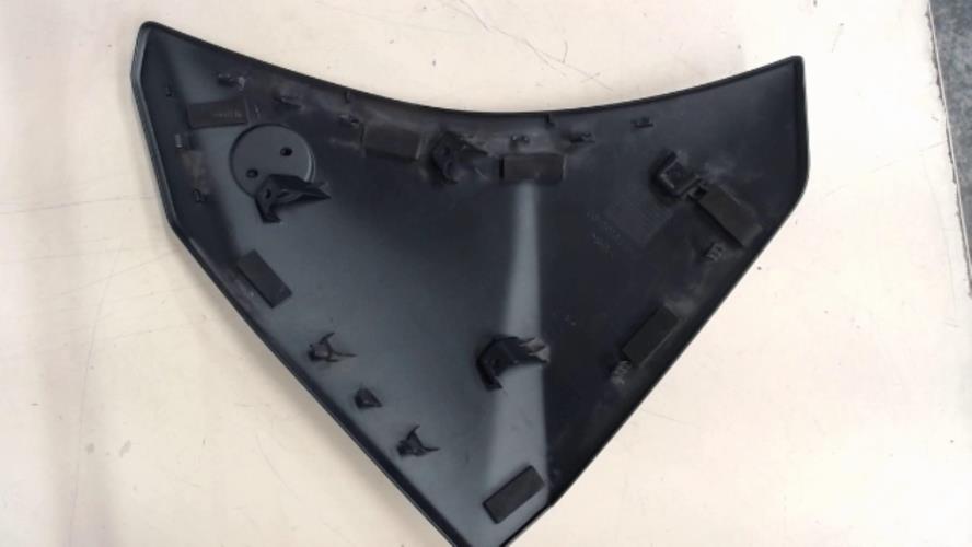 pièce détachée occasion Cache flanc de carenage gauche YAMAHA