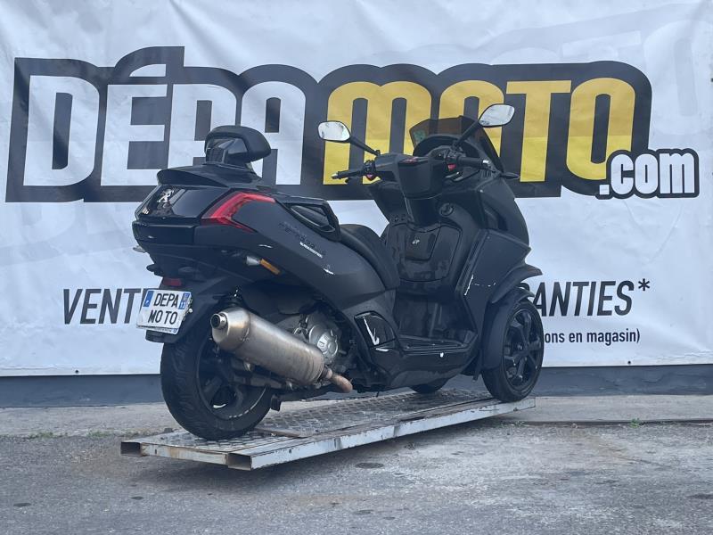 moto accidentée PEUGEOT400 METROPOLIS