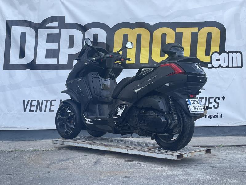 moto accidentée PEUGEOT400 METROPOLIS