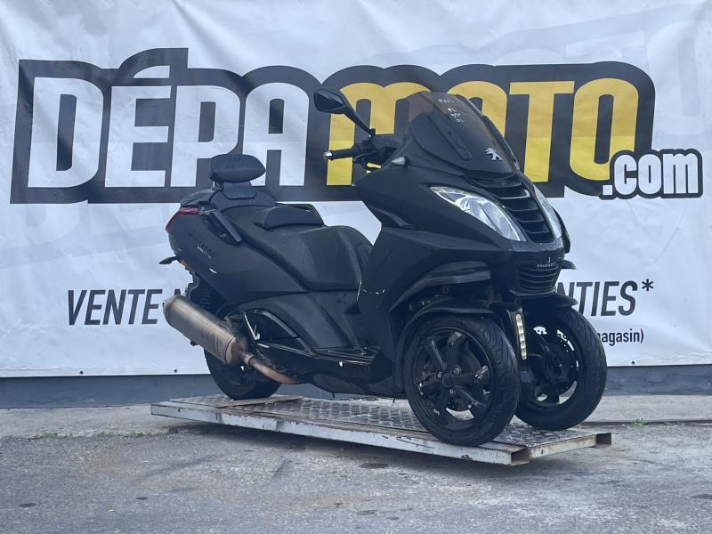 moto accidentée PEUGEOT400 METROPOLIS