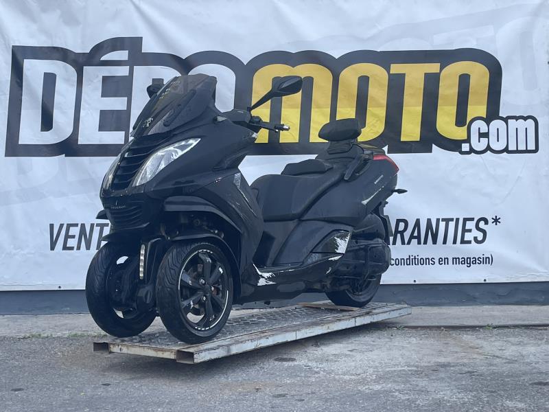 moto accidentée PEUGEOT400 METROPOLIS
