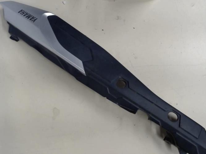 pièce détachée occasion Cache carenage coque arriere droit YAMAHA