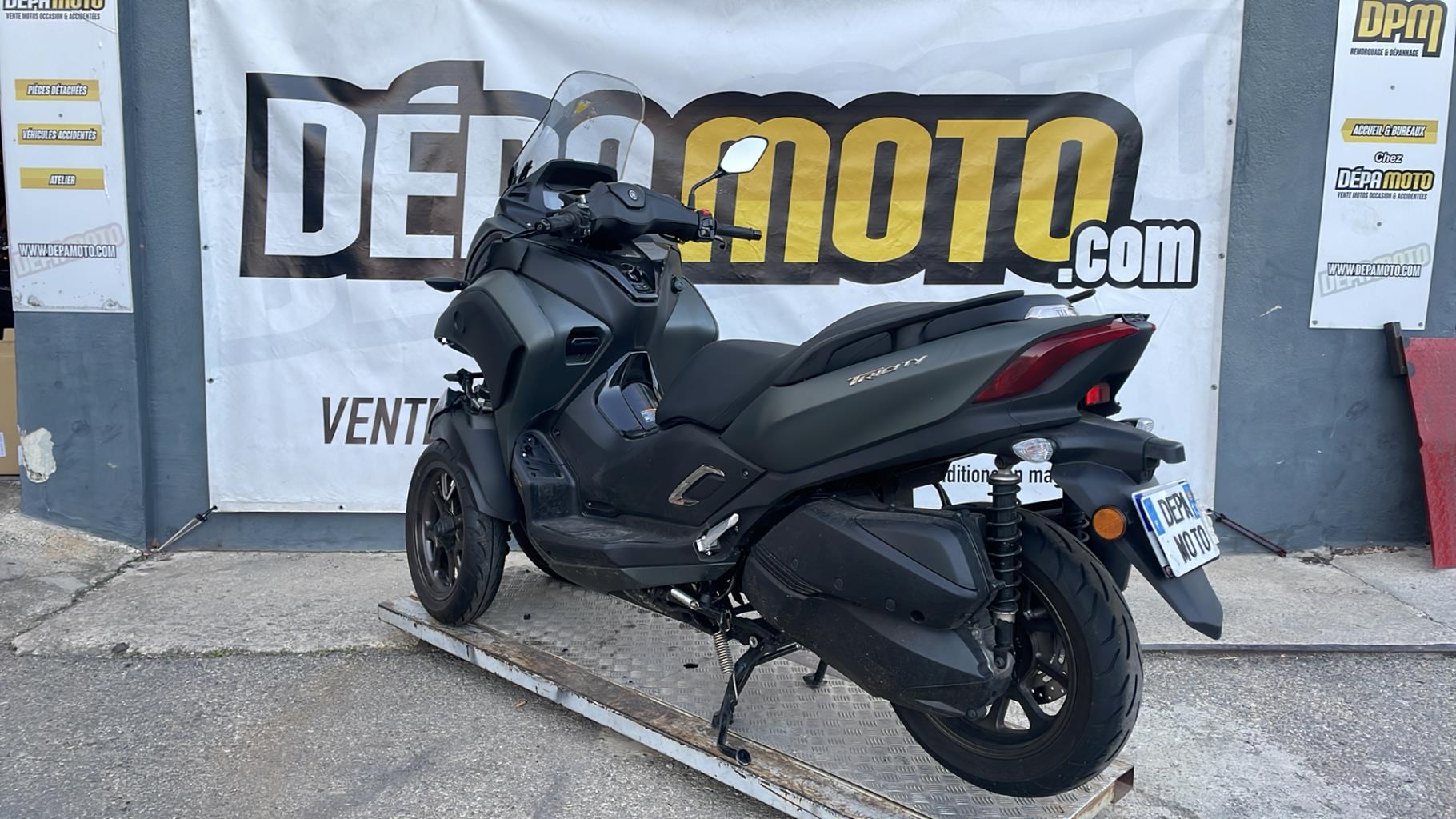 moto accidentée YAMAHA300 TRICITY