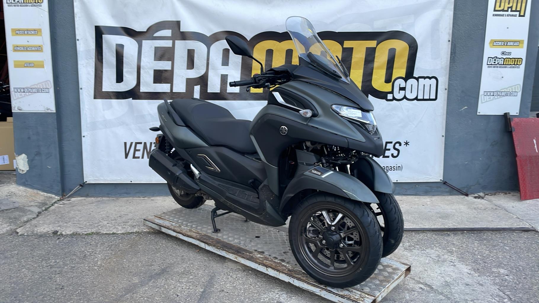 moto accidentée YAMAHA300 TRICITY