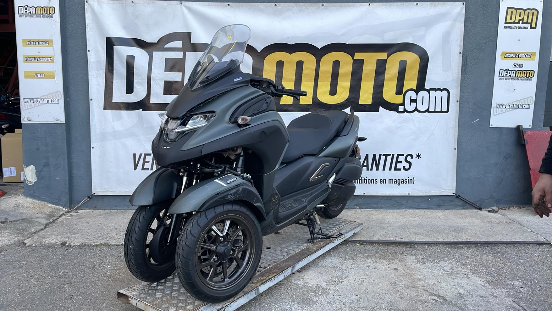 moto accidentée YAMAHA300 TRICITY