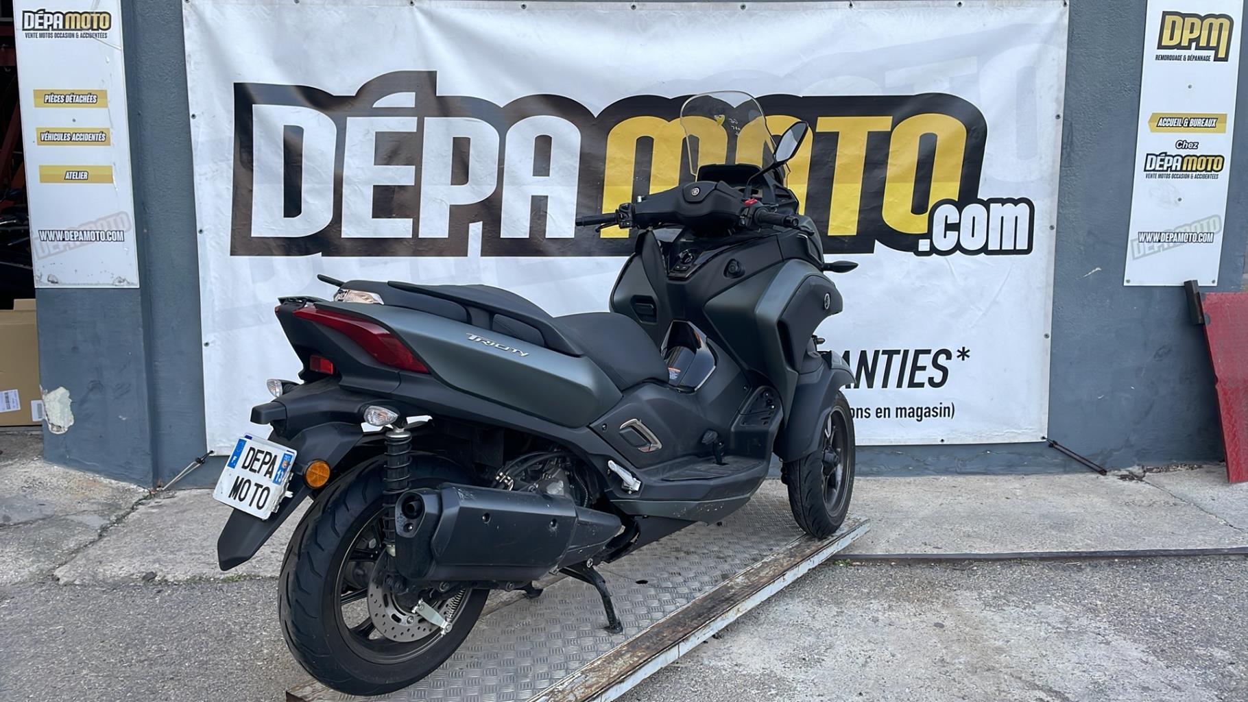 moto accidentée YAMAHA300 TRICITY
