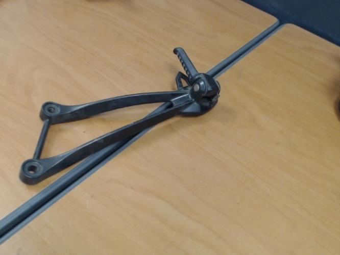 pièce détachée occasion Platine et repose pieds arriere gauche KAWASAKI