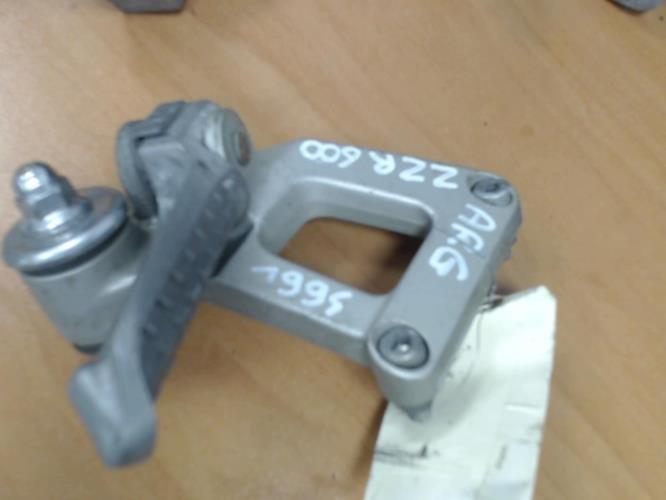 pièce détachée occasion Platine et repose pieds arriere gauche KAWASAKI
