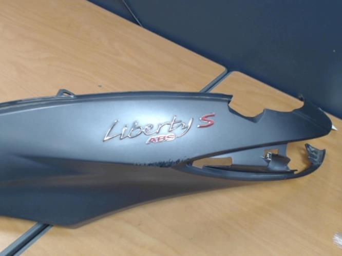 pièce détachée occasion Cache carenage coque arriere gauche PIAGGIO