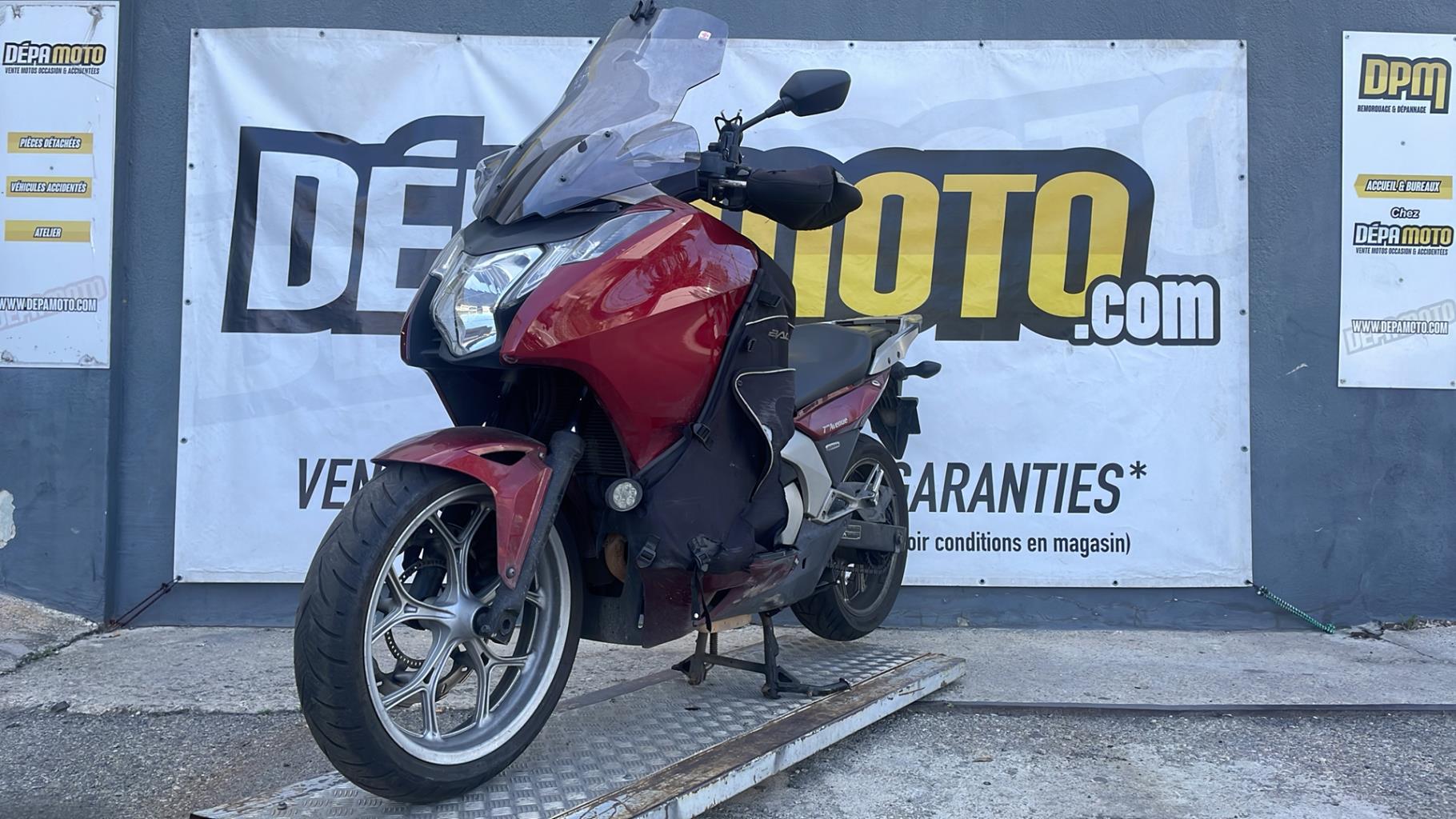 Illustration de HONDA700 INTEGRA
