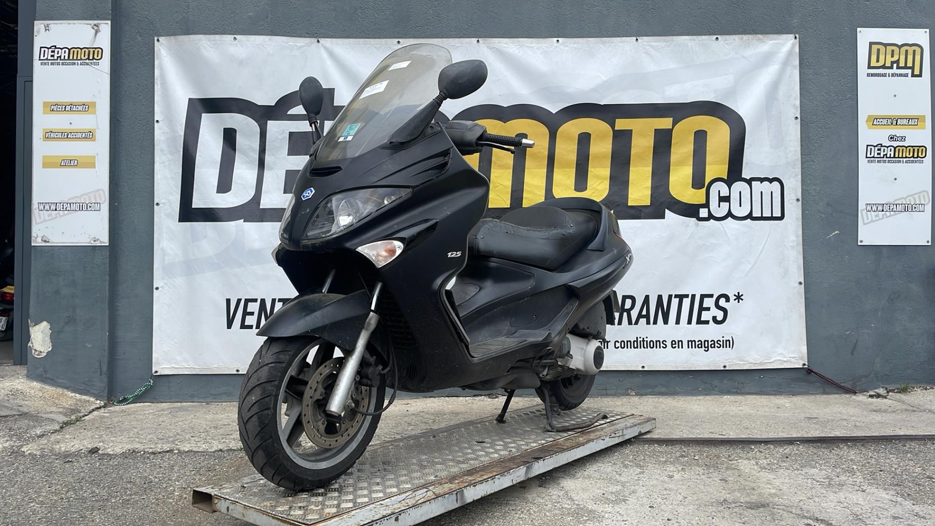 Illustration de PIAGGIO125 X8