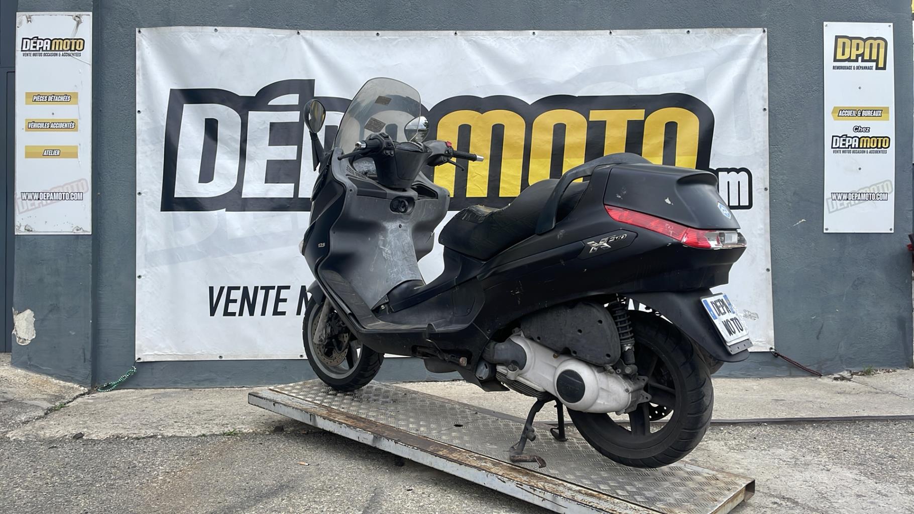 Illustration de PIAGGIO125 X8