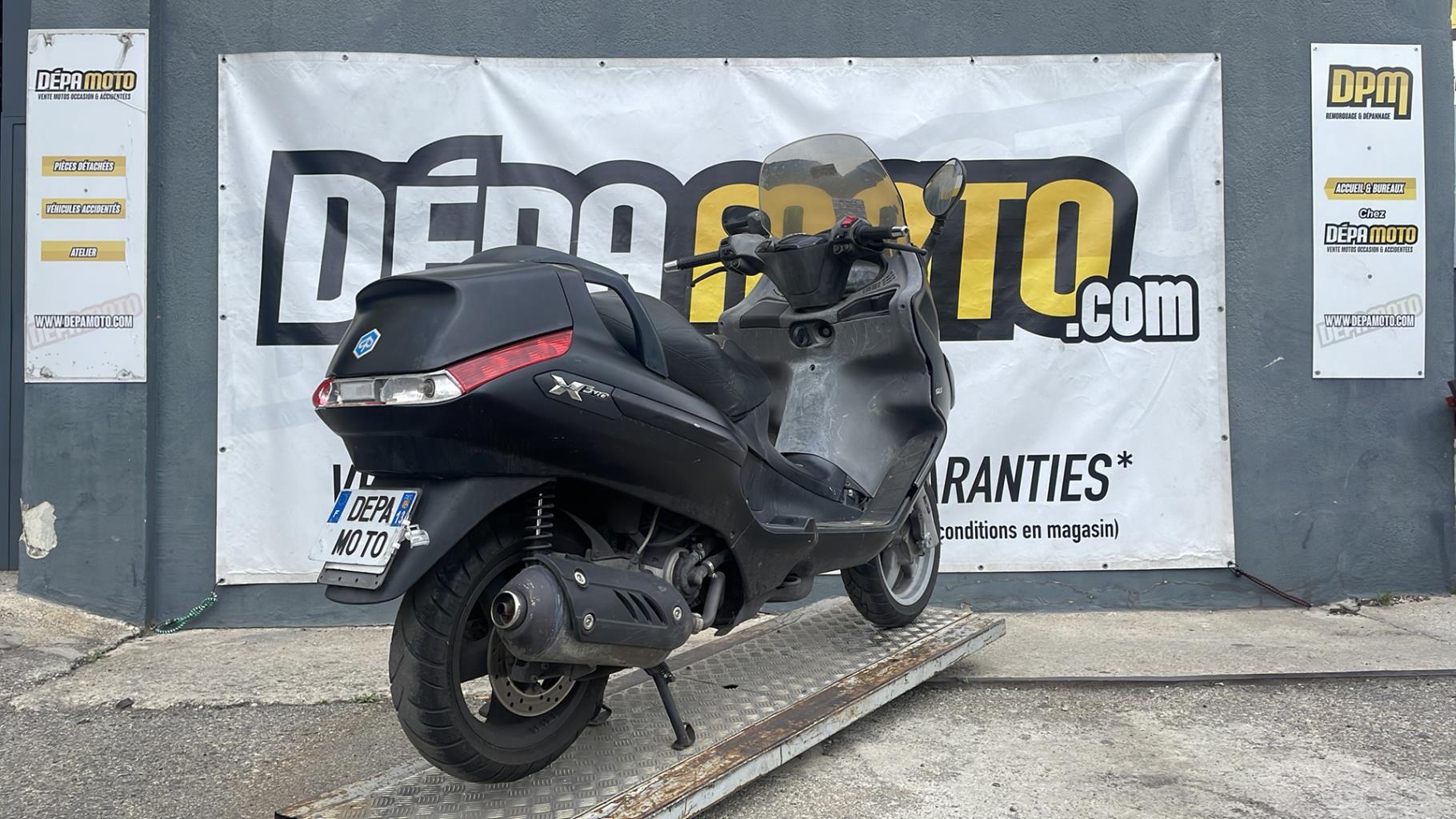 Illustration de PIAGGIO125 X8