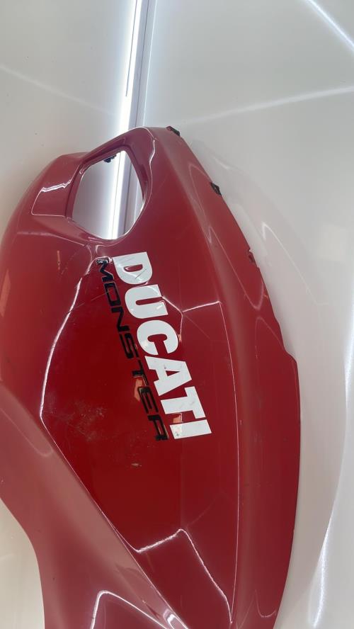 pièce détachée occasion Cache reservoir gauche DUCATI