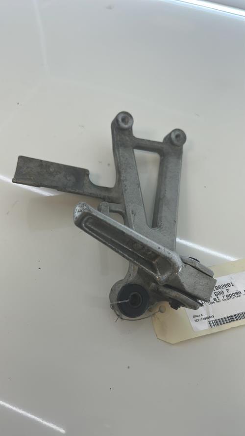 pièce détachée occasion Platine et repose pieds arriere droit HONDA