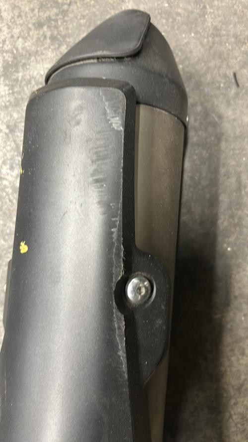 pièce détachée occasion Silencieux gauche (echappement) YAMAHA