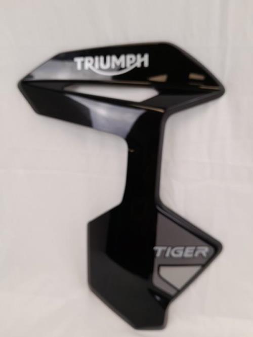pièce détachée occasion Cache lateral gauche TRIUMPH