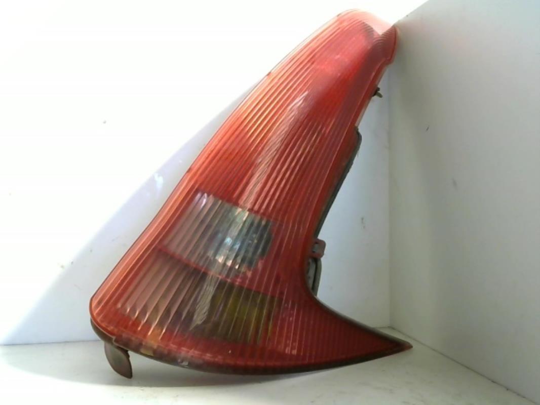 Fanale posteriore principale destro (luci) PEUGEOT 206 PHASE 1 BREAK Diésel - 1
