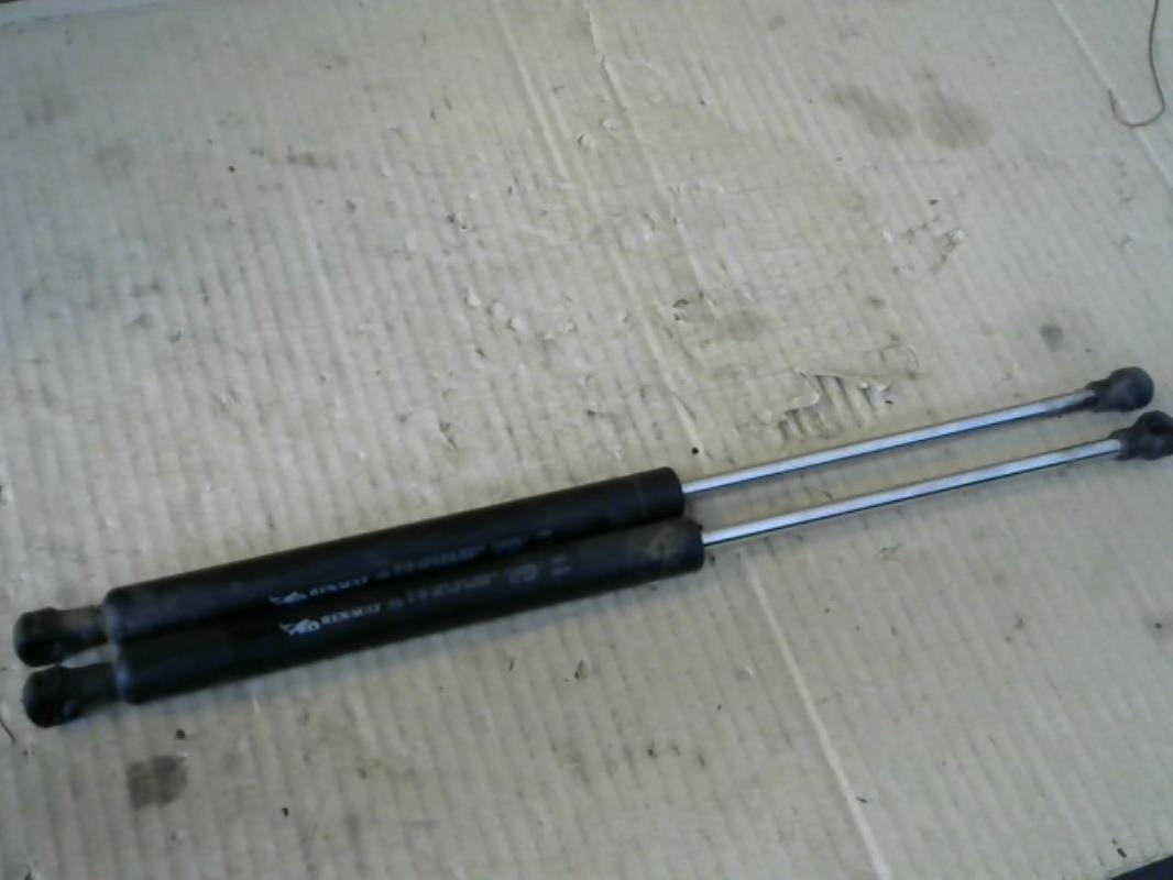 Verin de coffre RENAULT CLIO 2 PHASE 2 Diesel - 1