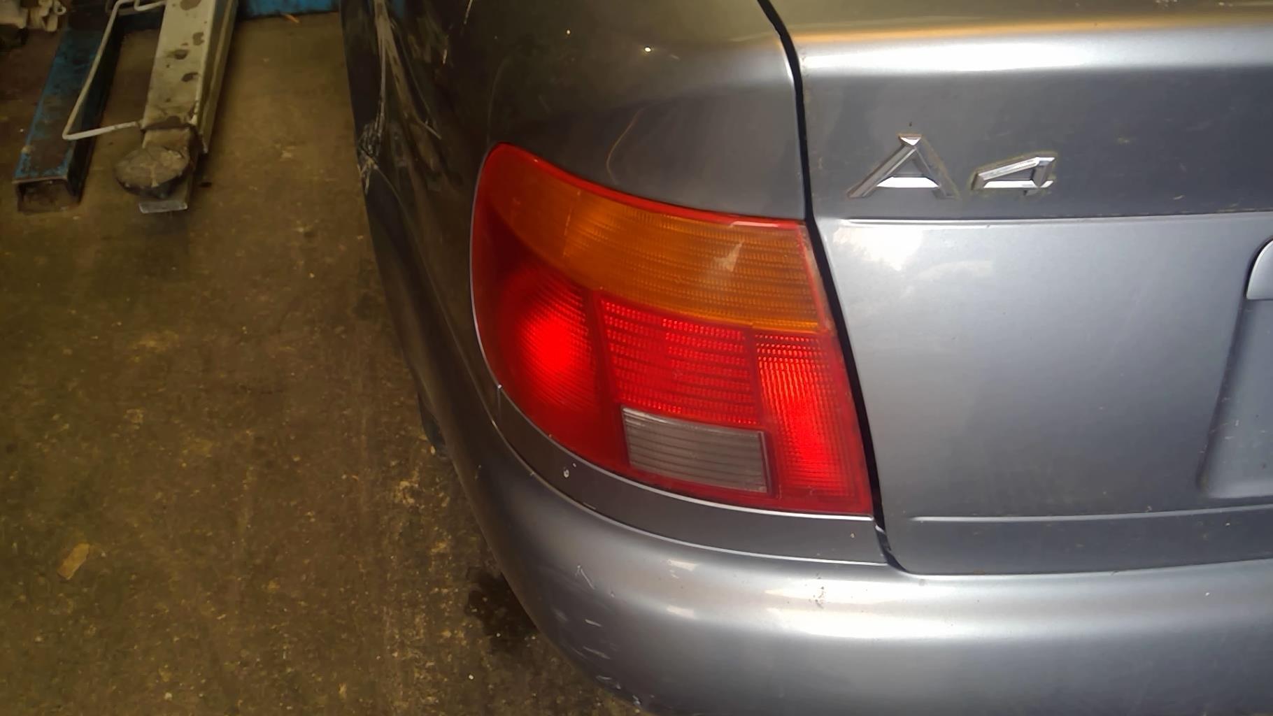 Fanale posteriore principale sinistro (luci) AUDI A4 1 PHASE 1 Diésel - 1