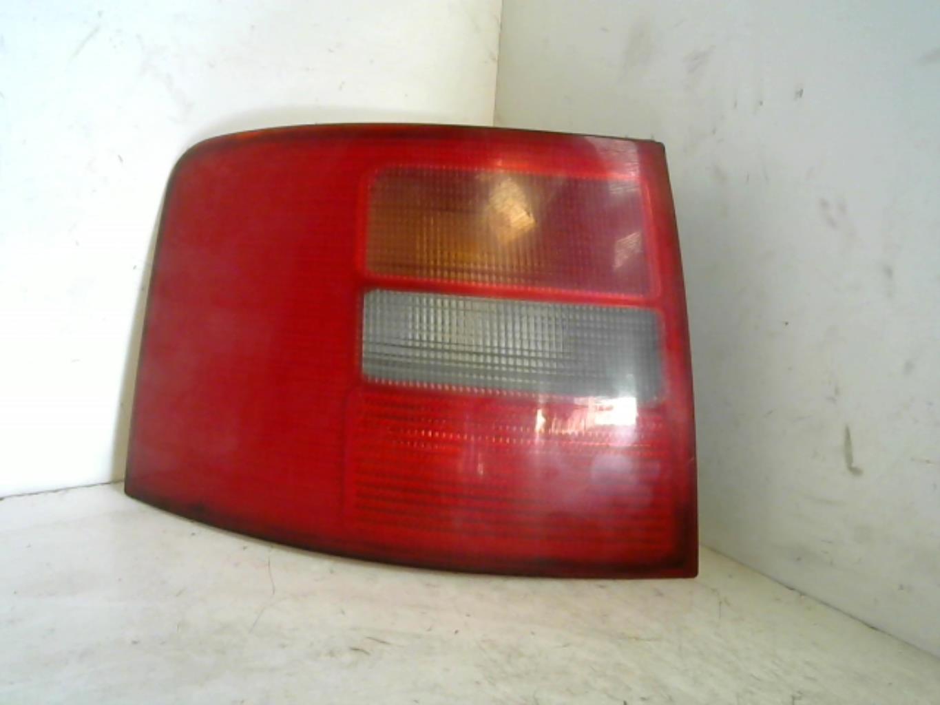 Fanale posteriore principale sinistro (luci) AUDI A6 2 AVANT PHASE 1 BREAK Gasolina - 1