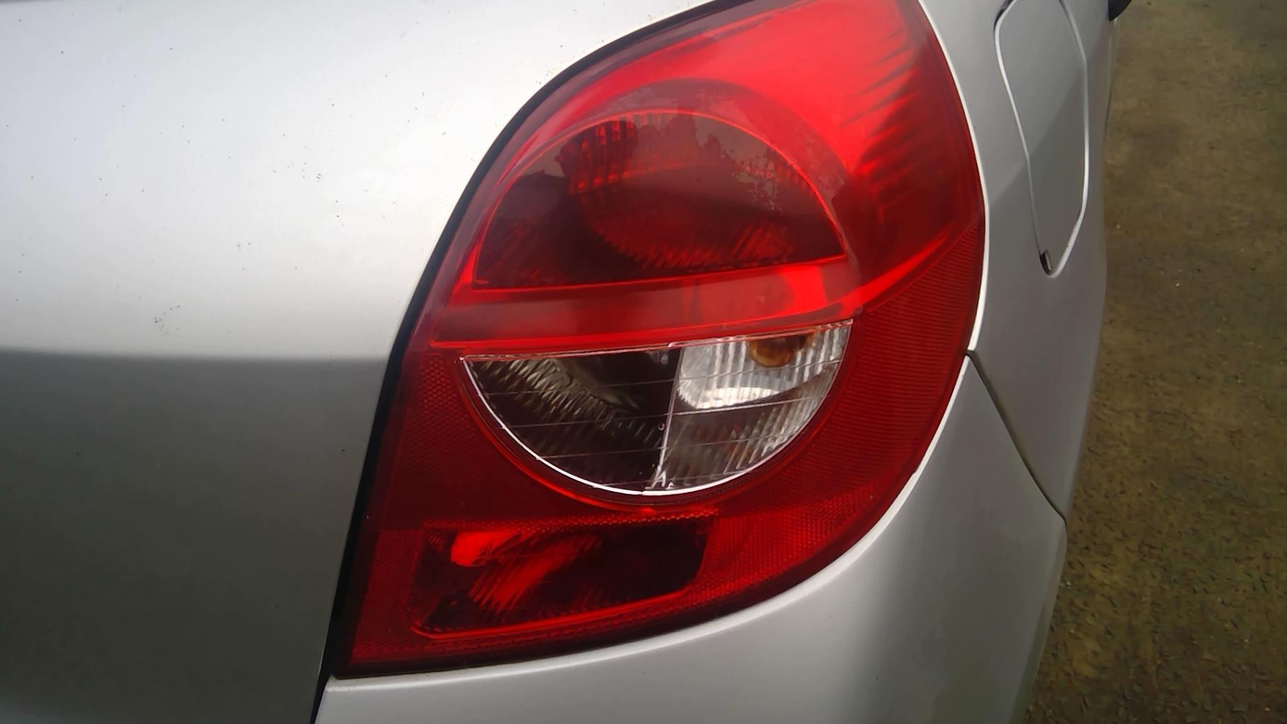 Fanale posteriore principale destro (luci) RENAULT CLIO 3 PHASE 1 Diésel - 1