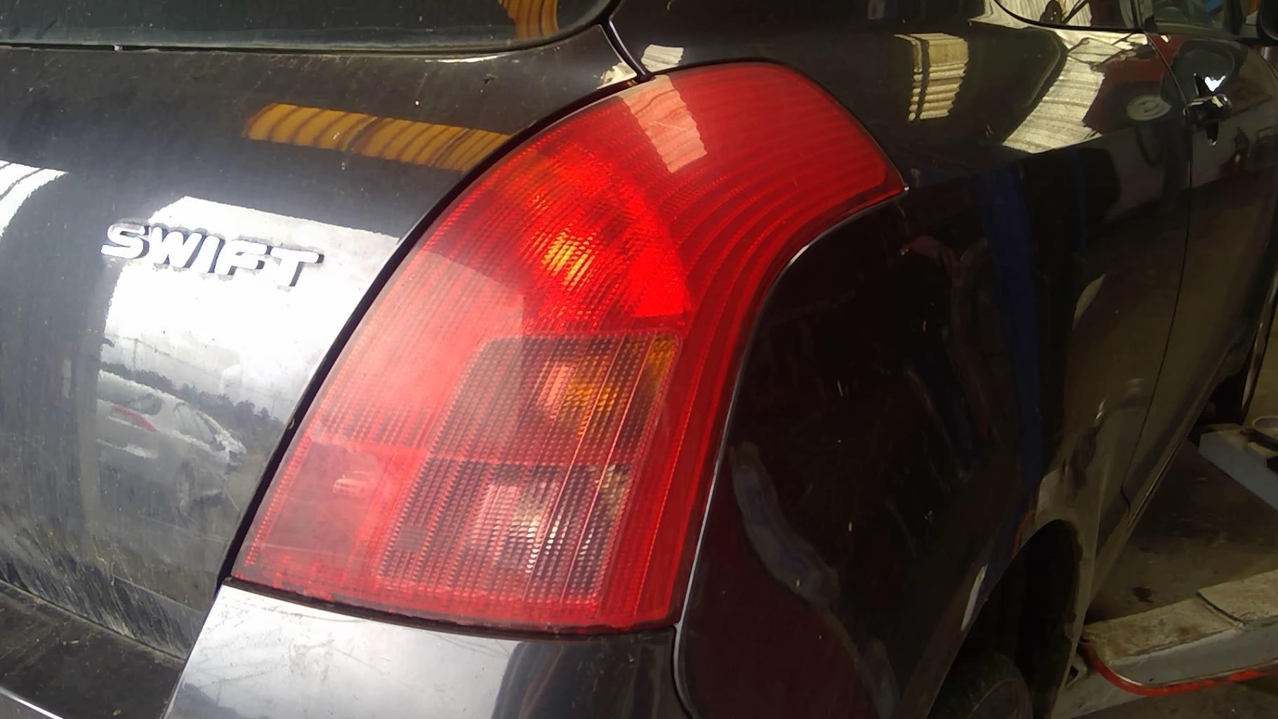Fanale posteriore principale destro (luci) SUZUKI SWIFT 3 Diésel - 1