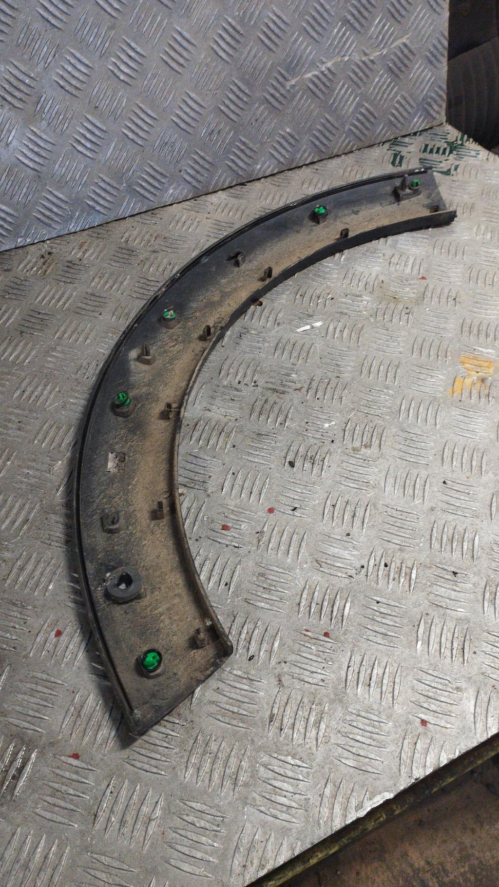 Estensione parafango posteriore sinistro CITROEN C3 3 PHASE 1 Diésel - 1