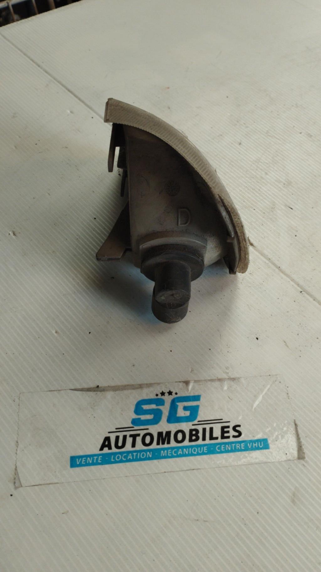 Gruppo ottico anteriore secondario destro (luci)(freccia) PEUGEOT 405  - 1