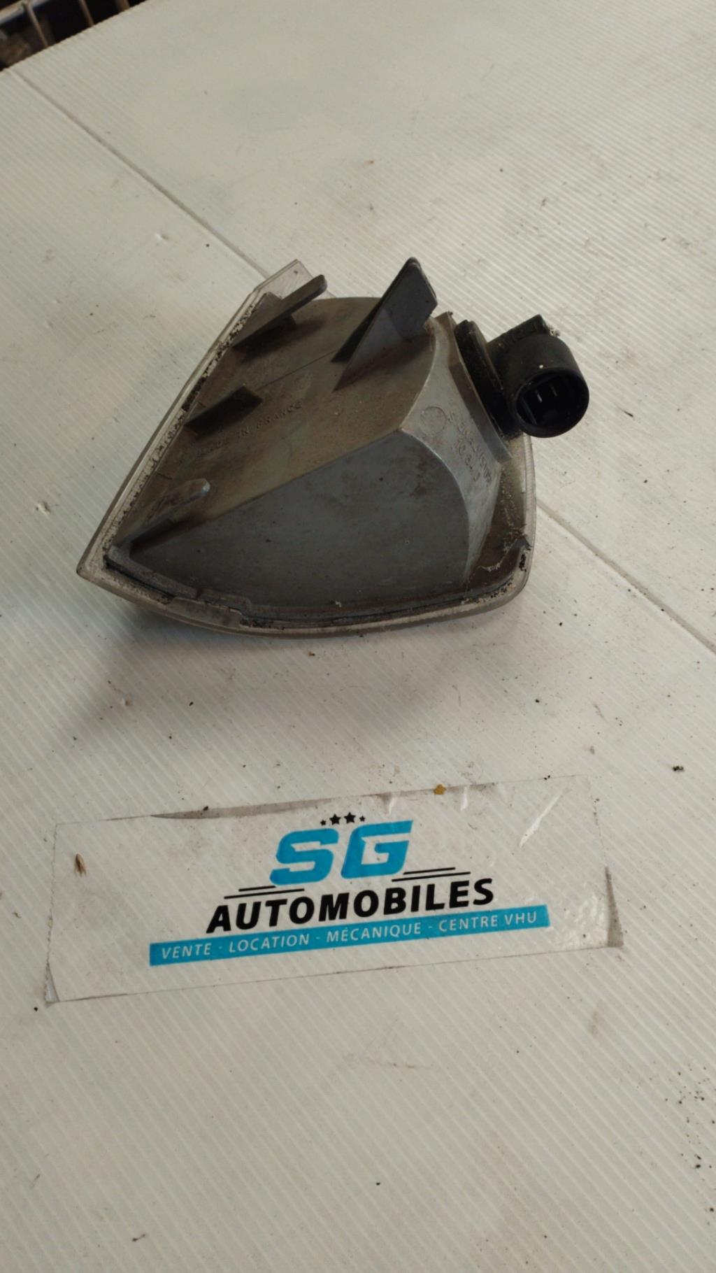 Gruppo ottico anteriore secondario destro (luci)(freccia) PEUGEOT 405  - 1