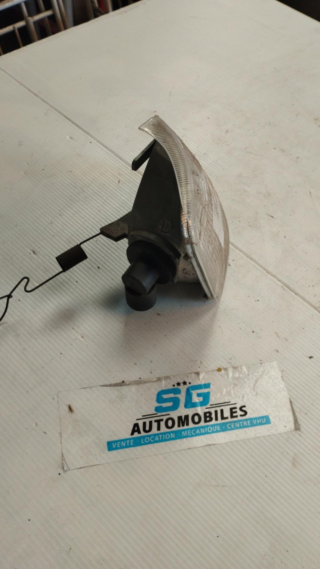 Gruppo ottico anteriore secondario destro (luci)(freccia) PEUGEOT 405  - 1